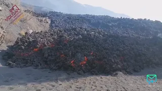 Espectacular imágenes de la colada de lava del volcán en La Palma avanzando en la zona de Tacande