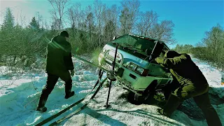 ОН 22 ГОДА ЖИВЕТ В ТАЙГЕ. И ТУТ ПРИЕХАЛИ МЫ, И ПРИВЕЗЛИ МНОГО "СВЕТА")))