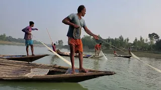 Watch the amazing fishing in the river from the boat