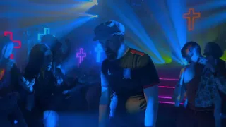 Ted Lasso (s2e10) - coach Beard dance in club