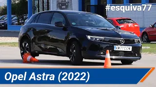 Opel Astra 2021 - Maniobra de esquiva (moose test) y eslalon | km77.com