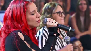 Priscilla Alcantara cantando Tocando Em Frente com sua mãe, Paula no Altas Horas | 11.05.2024