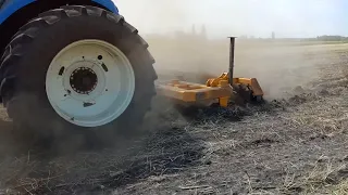 Глубокорыхлитель Gascon, ширина 4 м,  с трактором New Holland