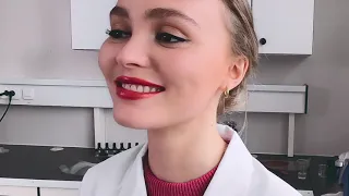 Lily-Rose Depp discovers the formulation secrets of ROUGE COCO BLOOM — CHANEL Makeup