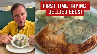 Reviewing Goddards PIE AND MASH with JELLIED EELS!