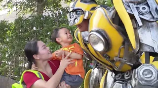 Chinese father wears self-made 'Transformers' costume to surprise son in kindergarten