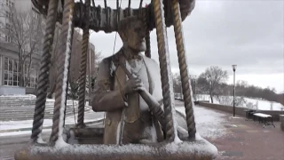 Памятник Жюлю Верну в Нижнем Новгороде