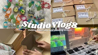🧸🎧 studio vlog 8 • small business Ph • packing orders • making keychains