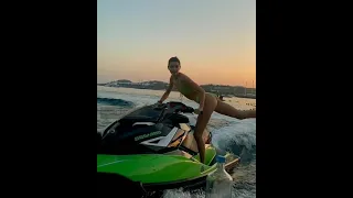 Kendall Jenner: World most beautiful Model girl Bottle Cap Open Challenge Quera Fashion