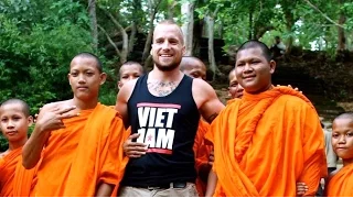 The Dissapointing Truth About Buddhist Monks In Cambodia. @nojokehoward