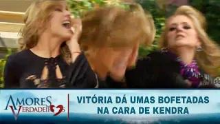 Amores Verdadeiros - Vitória dá umas bofetadas em Kendra