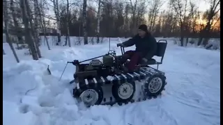 Самодельный гусеничный трактор, чистка снега