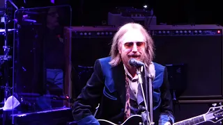 8 Walls (Circus) TOM PETTY & THE HEARTBREAKERS 5-29-2017 RED ROCKS