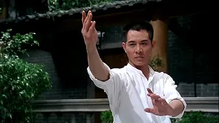 Джет Ли защищает честь своей школы,  боевых искусств!!))