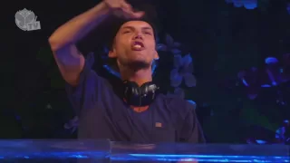 'Sebastian Ingrosso & Tommy Trash - Reload' played by Avicii @Tomorrowland 2013