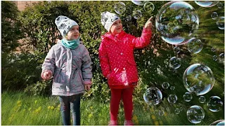 Настя и Мира. Мыльные пузыри.  Nastya and Mira. Bubble.