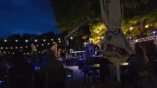 Dora Gaitanovici & Band live la Berăria H - Music Under The Tree