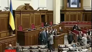 Політик Олег Ляшко співає реп