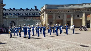 Högvaktsavlösning / Changing of the Guards / Livgardets Dragonmusikkår - del 2