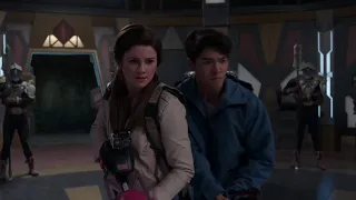 Power Rangers Dino Fury | Amelia y Ollie encuentran una camara secreta - Episodio 1