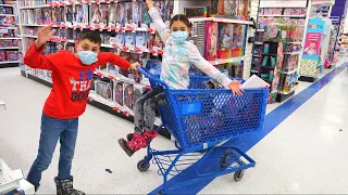 Heidi and Zidane Shopping for Toy at the Toys R Us store