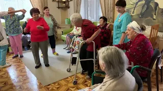 Танцы под гармонь в доме престарелых "Vita" в Краснодаре