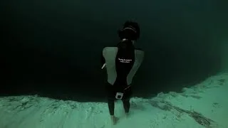 663 Ft Underwater base jump into Dean's Blue Hole no oxygen