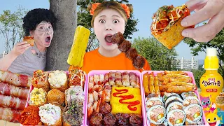 MUKBANG 하이유의 한강 라면 대왕 유부초밥 먹방! GIANT SUSHI & SPICY NOODLES & FRIED CHICKEN LUNCH BOX EATING| HIU 하이유