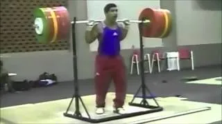 How Weightlifters Train