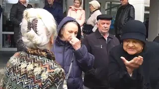 Митинг протеста дачников и перевозчиков у мэрии Херсона за сохранение старого причала в Гидропарке