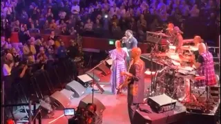 Stonebwoy performs 'Manodzi' with Angelique Kidjo in London