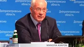 Азаров погрожує Росії відмовою від її палива