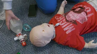 CPR for Children with a Trach Tube Newborn to 12 months - Spanish
