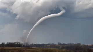 Mesmerizing Rope Tornado Snakes Through the Sky in Iowa