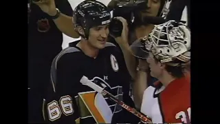 Flyers fans cheer Mario Lemieux before first retirement - 1997 ECQF Game 5