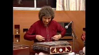 Pandit Shiv Kumar Sharma- Teaching & explaining santoor
