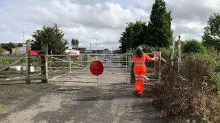 Manual Gates at Hirst Lane Level Crossing