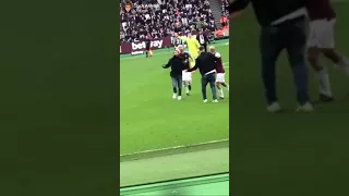 Fight breaks out in West Ham crowd. (West Ham vs Burnley)