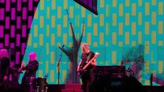 Roger Waters - Pigs (Three Different Ones) Us + Them Tour