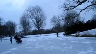 Canal-skating in Leiden