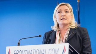 Poll shows Marine Le Pen winning first round of French presidential vote