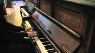 Stare pianino Steinway&Sons - aukcja instrumentów w Londynie