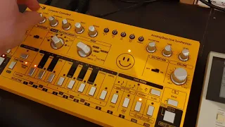 Behringer TD3 yellow limited edition with the Roland TR505!!!