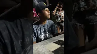 Mais um jovem  talento cantando mumuzinho-fulminante só na voz. Uma voz brilhante(Davi Silva)