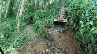 Escavadeira abrindo estrada em morro e muita pedra 😅😅😅🚀