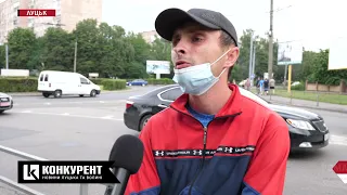 Чоловік з інвалідністю воює з маршрутними перевізниками