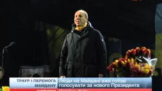 Траурний Майдан: плакали жінки і чоловіки, дощем плак...