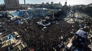 Ukraine: Protesters fill Kiev's main square, as president announces return to work