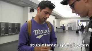 Sean O'Pry: Interview with "Stupid Famous People" and Signing Autographs at the airport (HD)