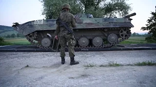 NOBLE JUMP 17 - Polish armour arriving on train convoy